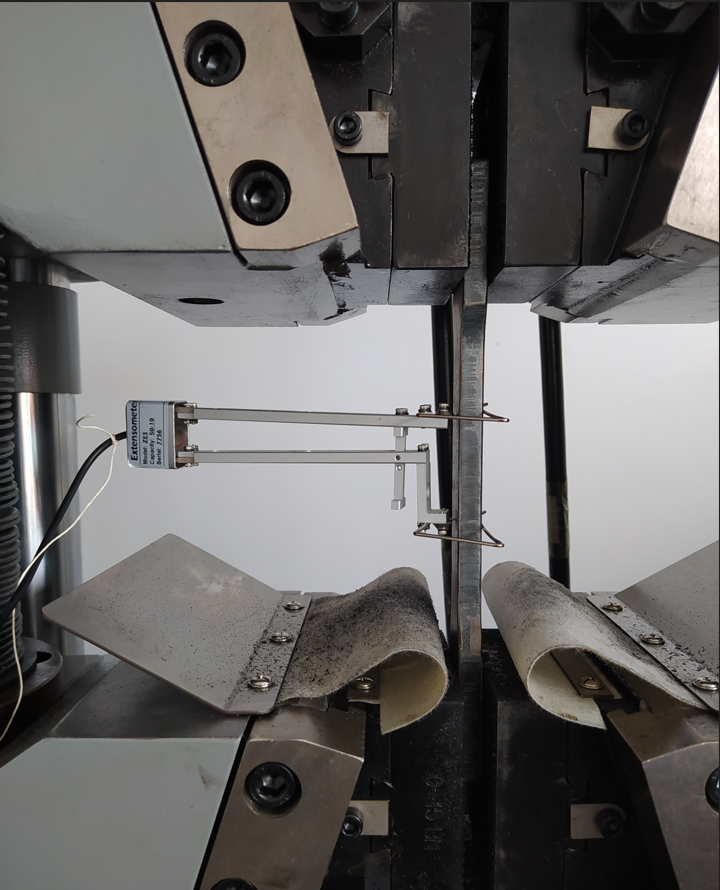 Maszyna wytrzymałościowa z ekstensometrem Waw600d